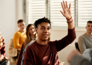 Boy2handraise med 177094970