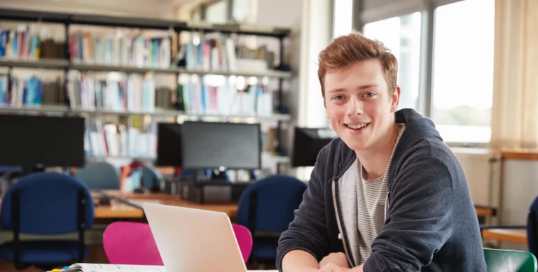 ReadDeskBoy 934610.webp